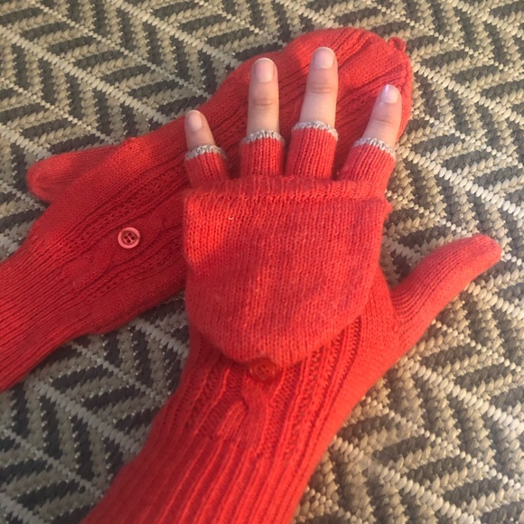 American Eagle Outfitters Accessories - NWOT- knit convertible gloves